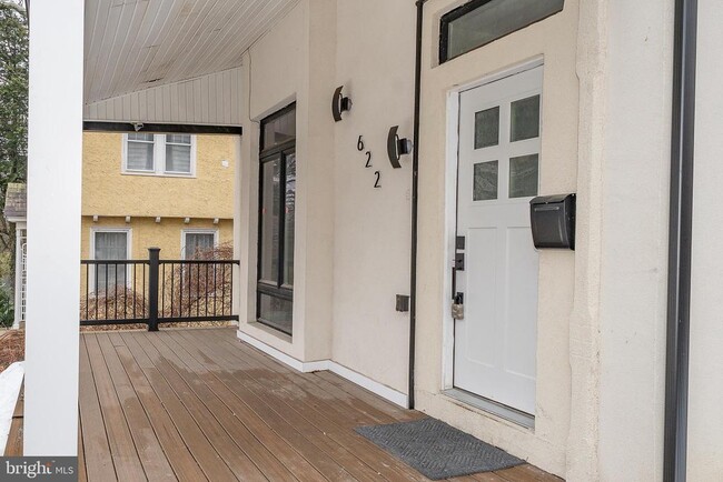 Building Photo - 622 Spring Ave