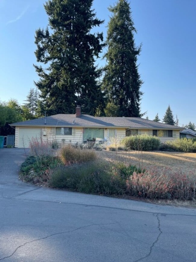 Building Photo - 15541 Palatine Ave N
