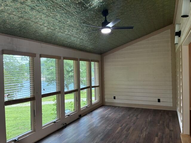 Building Photo - 304 Persimmon Way