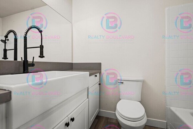 Foto del edificio - **1 Month Free** All Utilities $100 Included Free WIFI and Free Laundry Usage -Studio Apartments ...