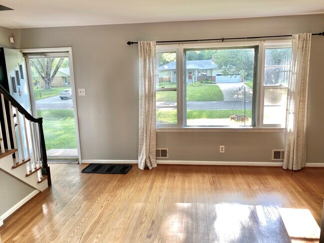 Foto del edificio - 6309 Maple Dr