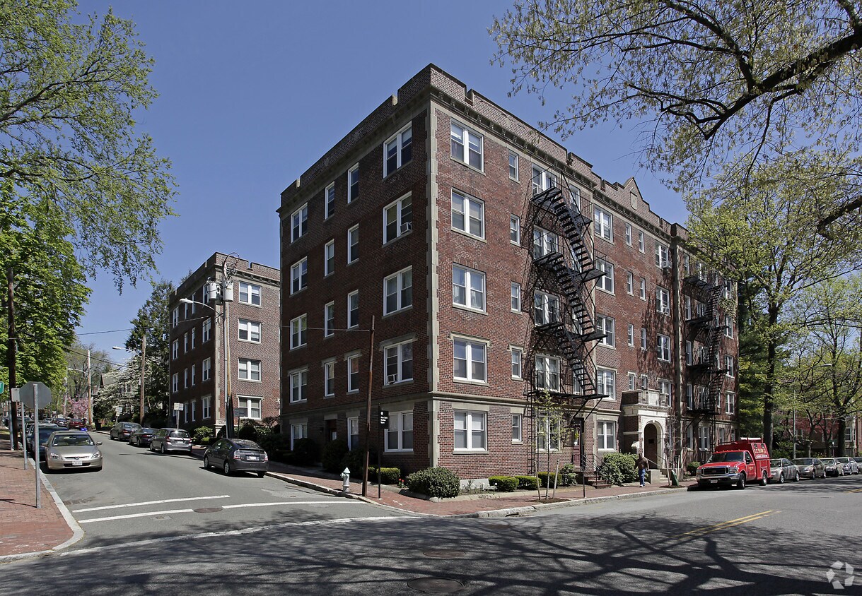 15 Linnaean St. / 610 Agassiz St. 15 Linnaean St Cambridge, MA