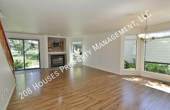 Building Photo - Premier End-Unit Condo in River Run