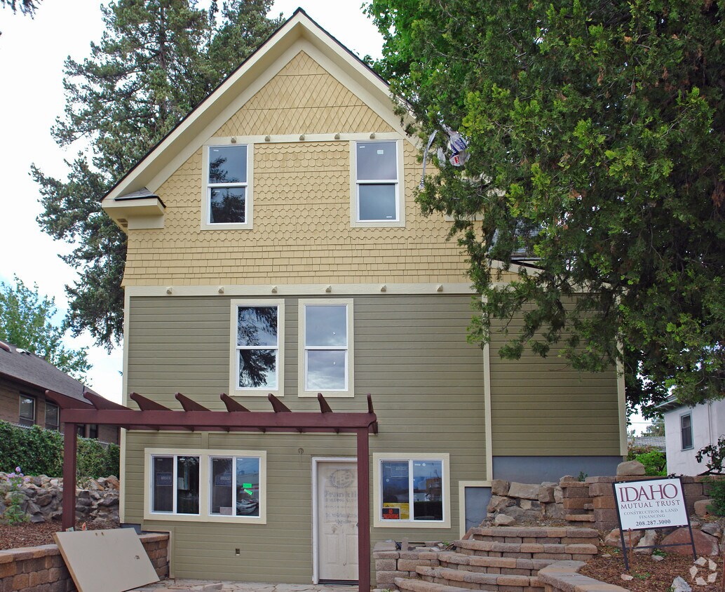 Building Photo - Buddha Condos