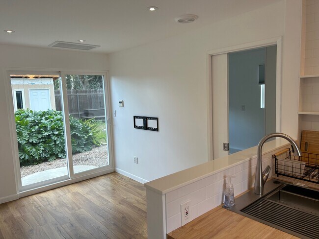 vista desde las puertas corredizas - 10769 Redmont Ave