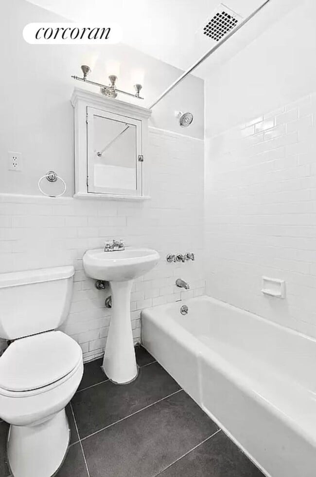 Building Photo - 39 W 83rd St
