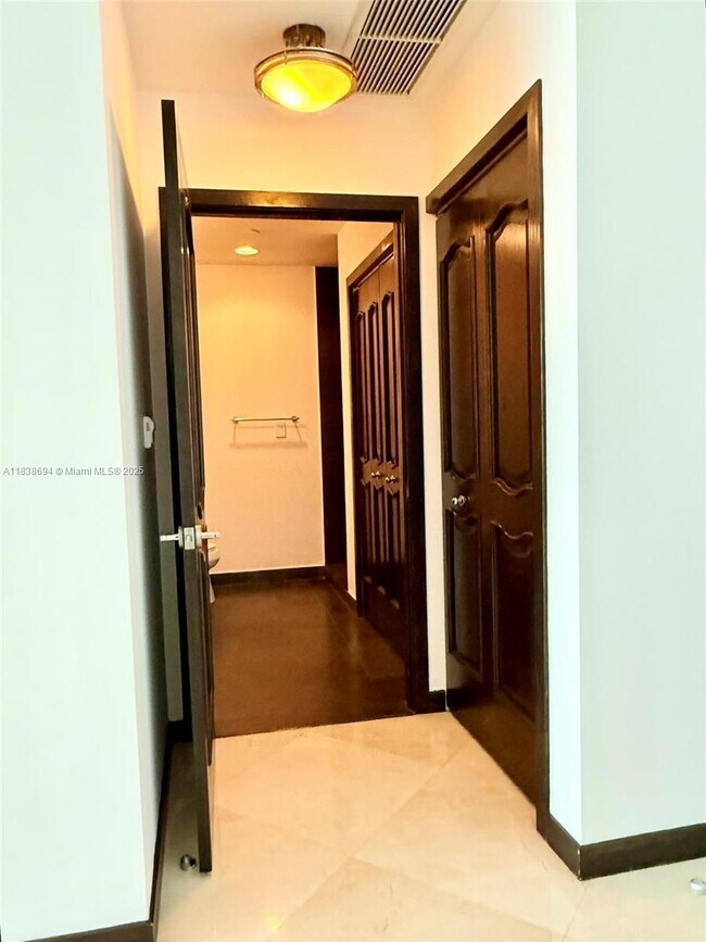 Foto del edificio - 900 Biscayne Blvd