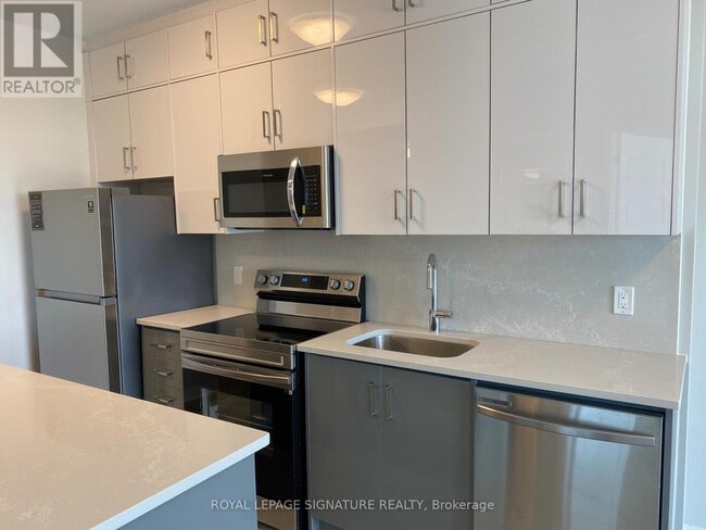 Building Photo - 95 Dundas St W