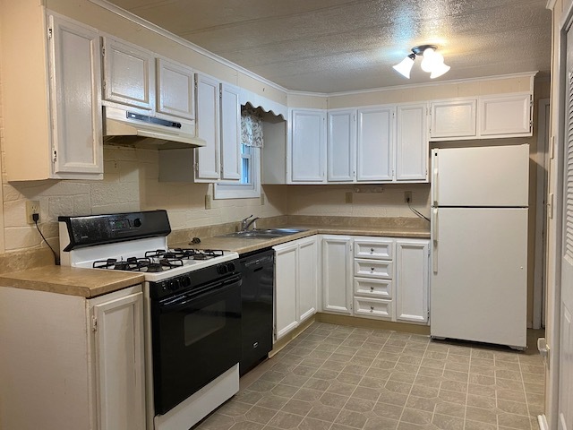 Kitchen (before stove replaced) - 34 Meadowlark Dr