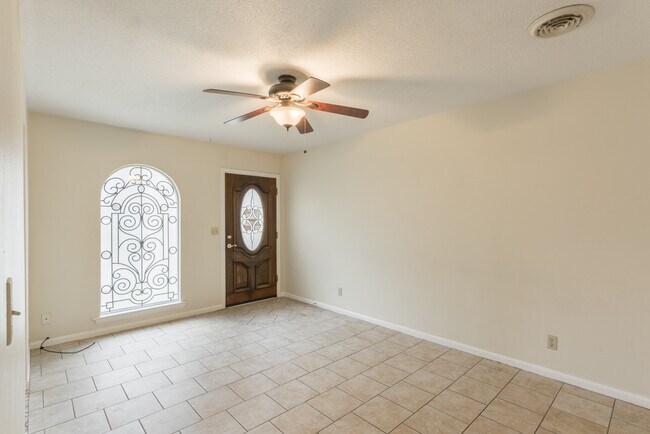 Building Photo - 3208 Joselin Ln