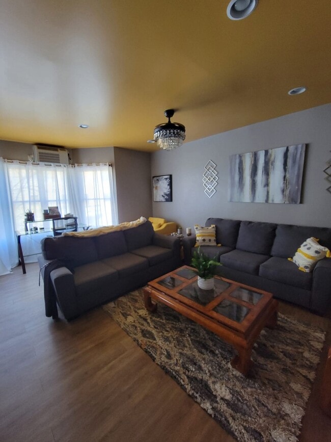 Building Photo - 132 N 3rd St