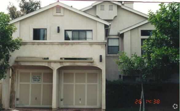 Building Photo - 4476-4478 Winona Ave
