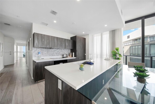 Foto del edificio - 480 NE 31st St