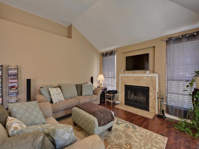 Building Photo - 2213 Margalene Way