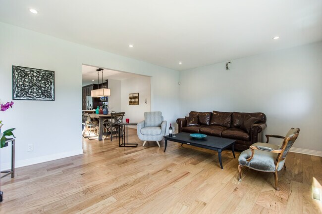 Foto del edificio - 8261 W 4th St