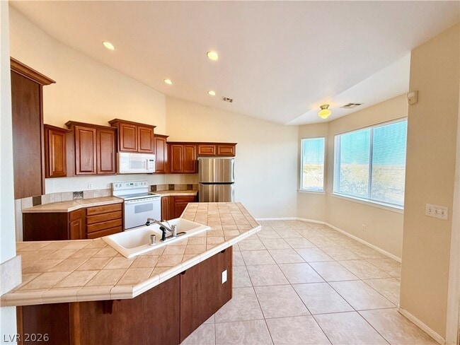 Building Photo - 4467 E Dandelion St