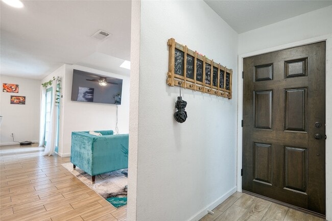 Photo - 10912 Gulf Fwy Apartment