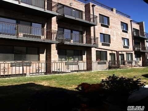 Foto del edificio - 175-26 89th Ave