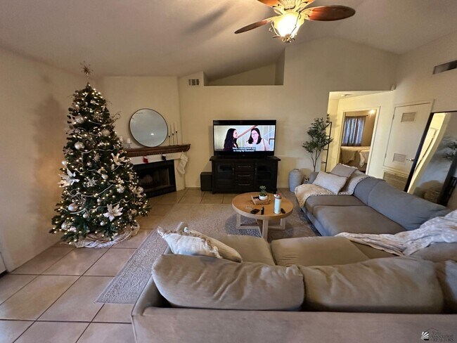 Foto del edificio - 3555 W 15th Ln