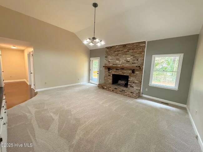 Foto del edificio - 107 E Baywood Ln