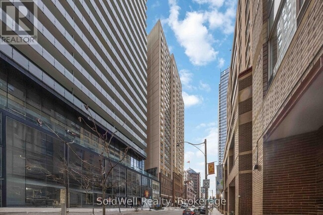 Building Photo - 25-1825 Grenville St