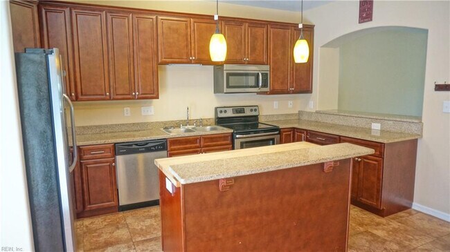 Foto del edificio - Coming Soon-Fabulous Townhome w/TWO or THREE Car Garage!