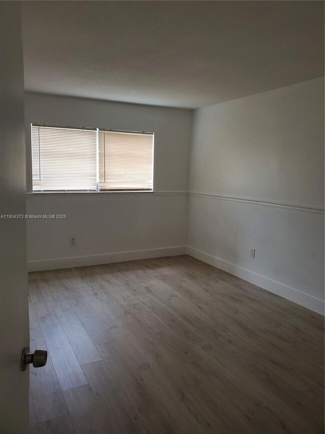 Foto del edificio - 15225 NE 6th Ave