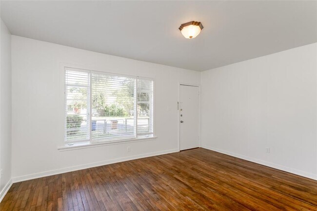 Building Photo - 1710 Chicon St