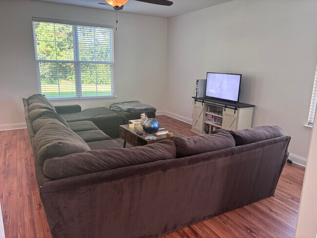 Foto del edificio - 520 Crossland Dr