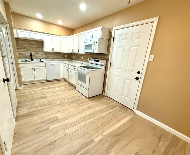 Foto del edificio - 1535 N Jackson Ave