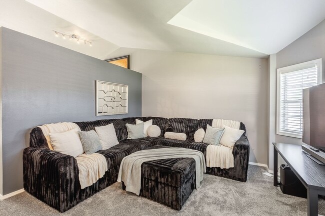 Building Photo - Newly Renovated 3 bed 2 bath home in the heart of MERIDIAN