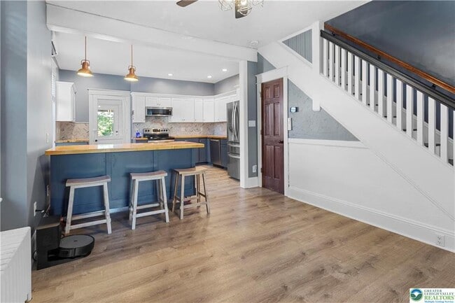 Building Photo - 413 Woodlawn Ave