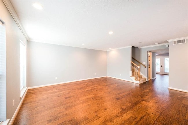 Building Photo - 402 Bendwood Dr
