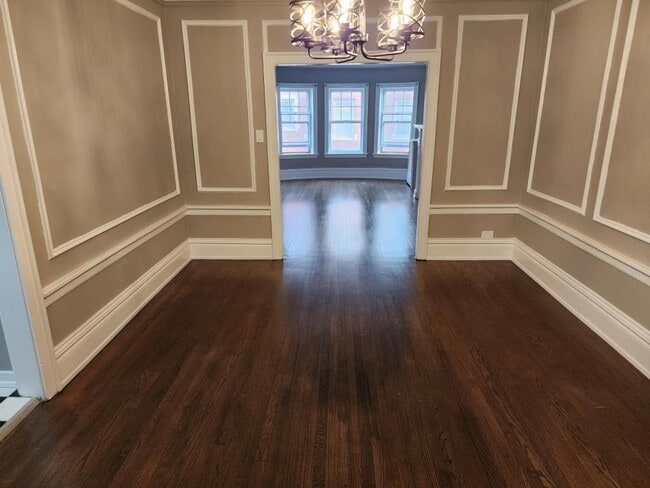 Building Photo - 218 S Oak Park Ave