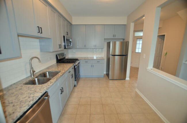 Building Photo - 2805 Vernal Ln