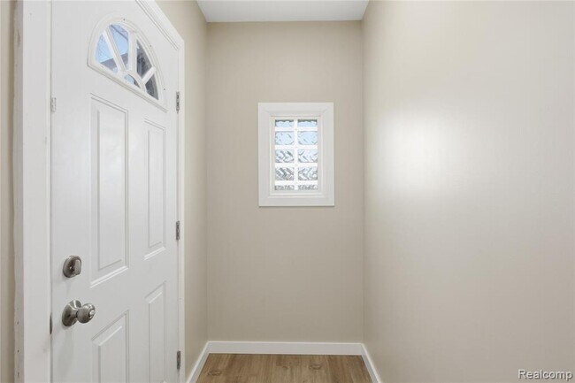 Foto del edificio - 14617-14617 Winthrop St