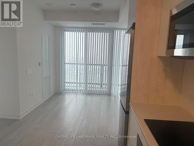 Photo du bâtiment - 5858 Yonge St