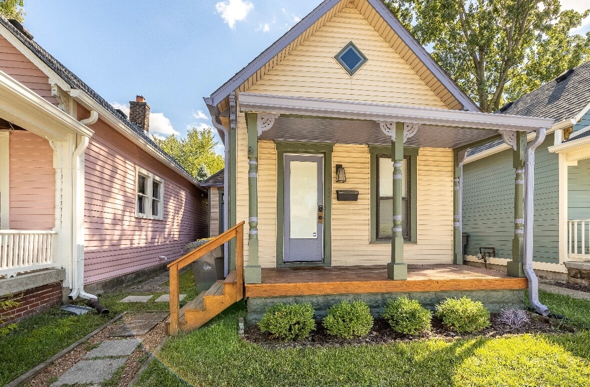 Primary Photo - 1215 E 10th St
