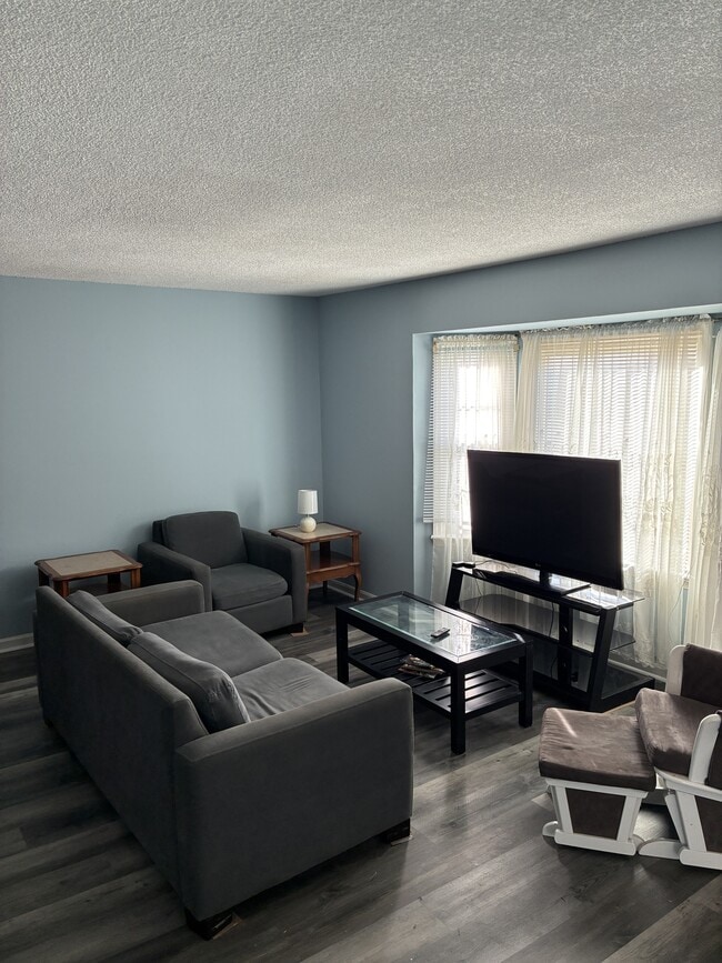 Building Photo - 700 Crystal Springs Ct