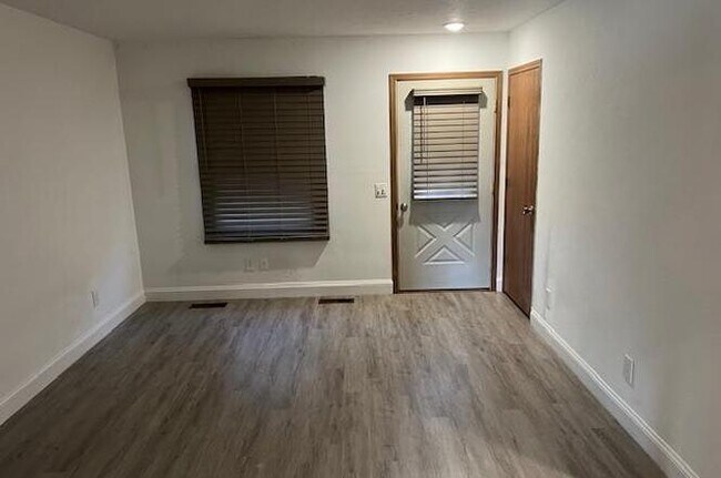 Foto del edificio - 601 Rizek Dr