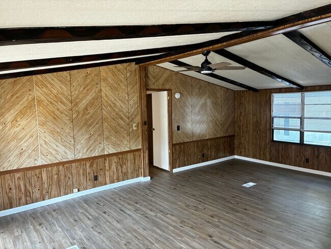 Foto del edificio - 7621 Sunwood Dr