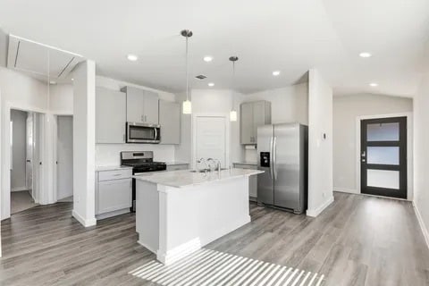 Foto del edificio - 216 Shore Pointe Ct