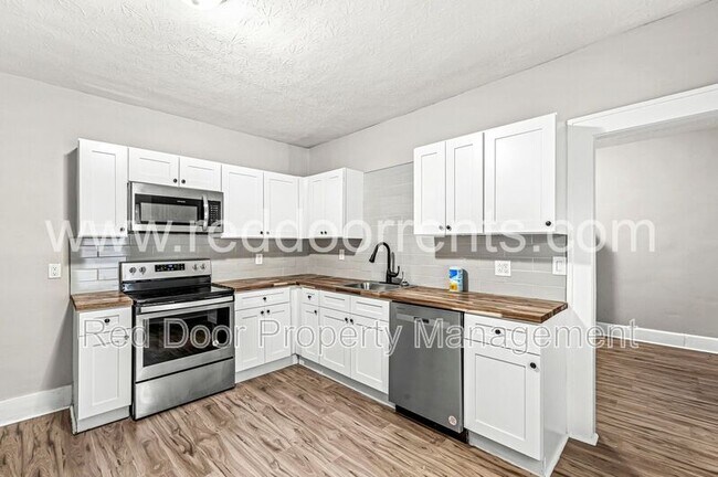 Foto del edificio - 2356 Stuart St