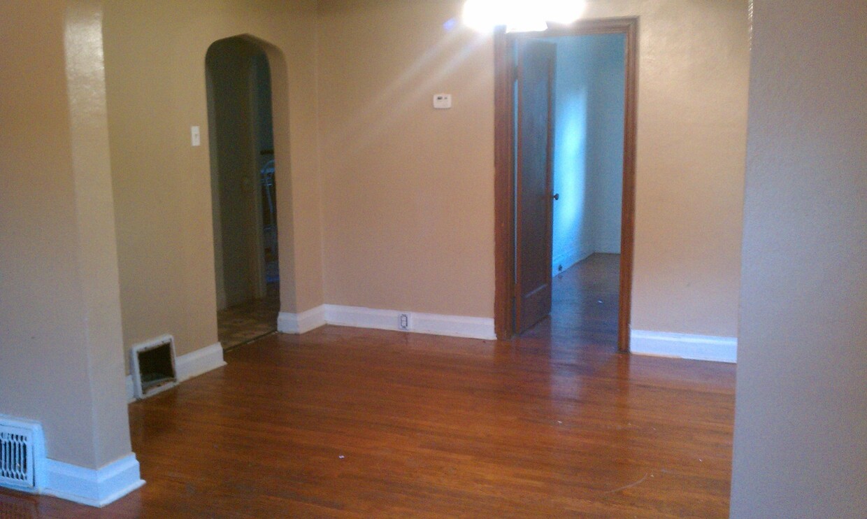 Building Photo - $1095.00/ 2br - 2 Bedroom Home in Jennings...