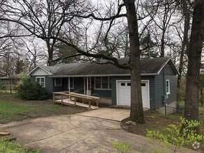 Building Photo - 1549 W Markham Rd