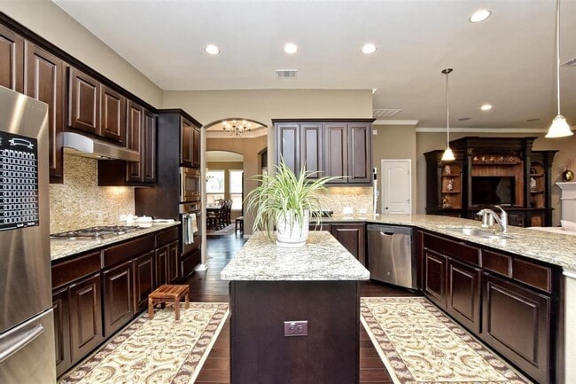 Building Photo - 18113 Lipan Apache Cove