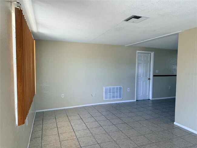 Building Photo - 7303 Deerfield Dr