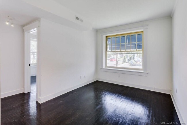 Building Photo - 516 Orange St