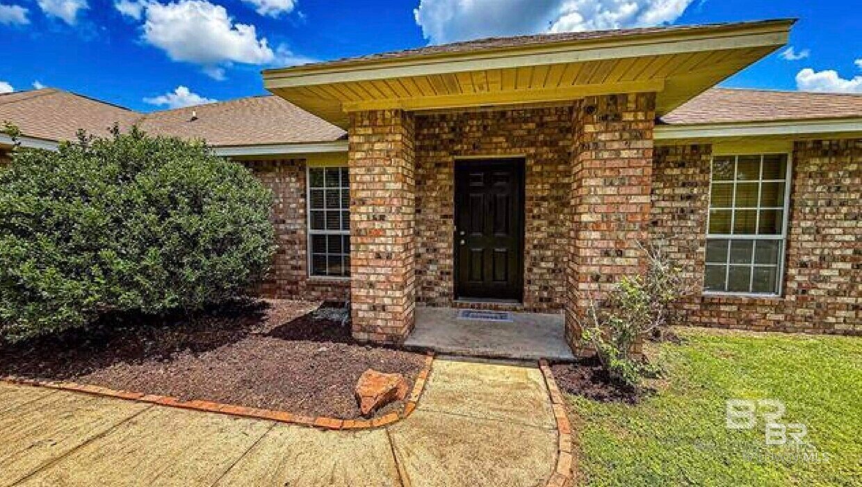 Foto principal - 33701 Rosalia Ave