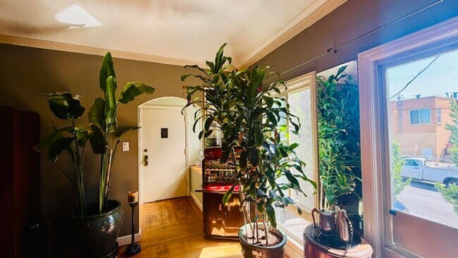 Foto del edificio - Whimsical 2BR/1BA, Outer Parkside Gem and Dog Friendly! FURNISHED Flexible Lease Term
